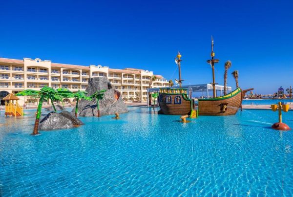 Pickalbatros White Beach Resort