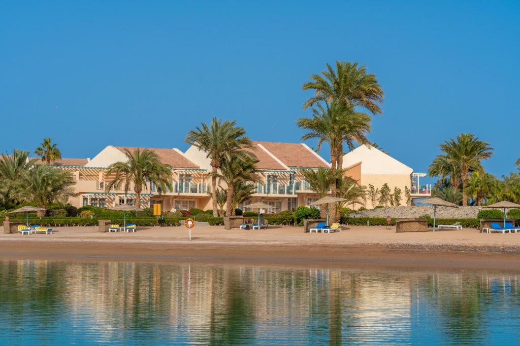 منتجع وسبا موفنبيك الجونة  (الأسعار متغيره)