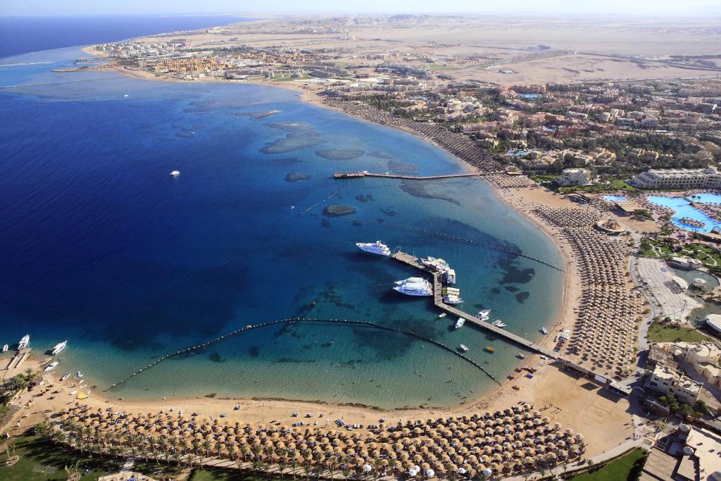 منتجع إبروتيل مكادى بيتش